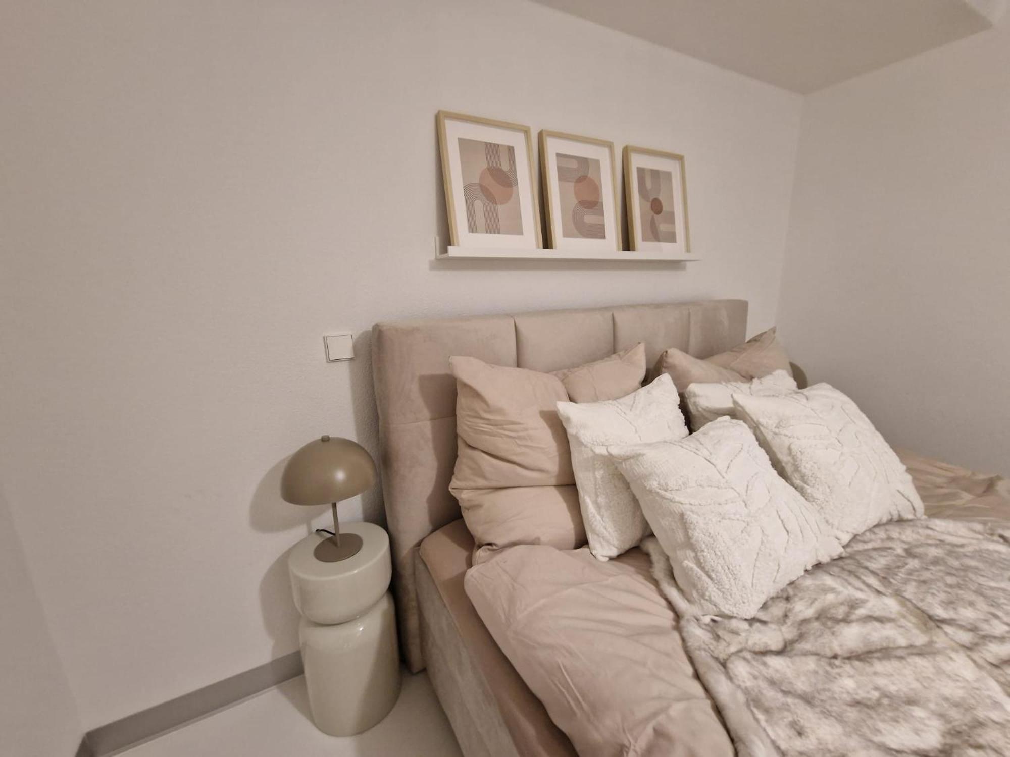 Stuttgart Lux Living - Stilvolles Wohnen Im Zentrum Estugarda Quarto foto