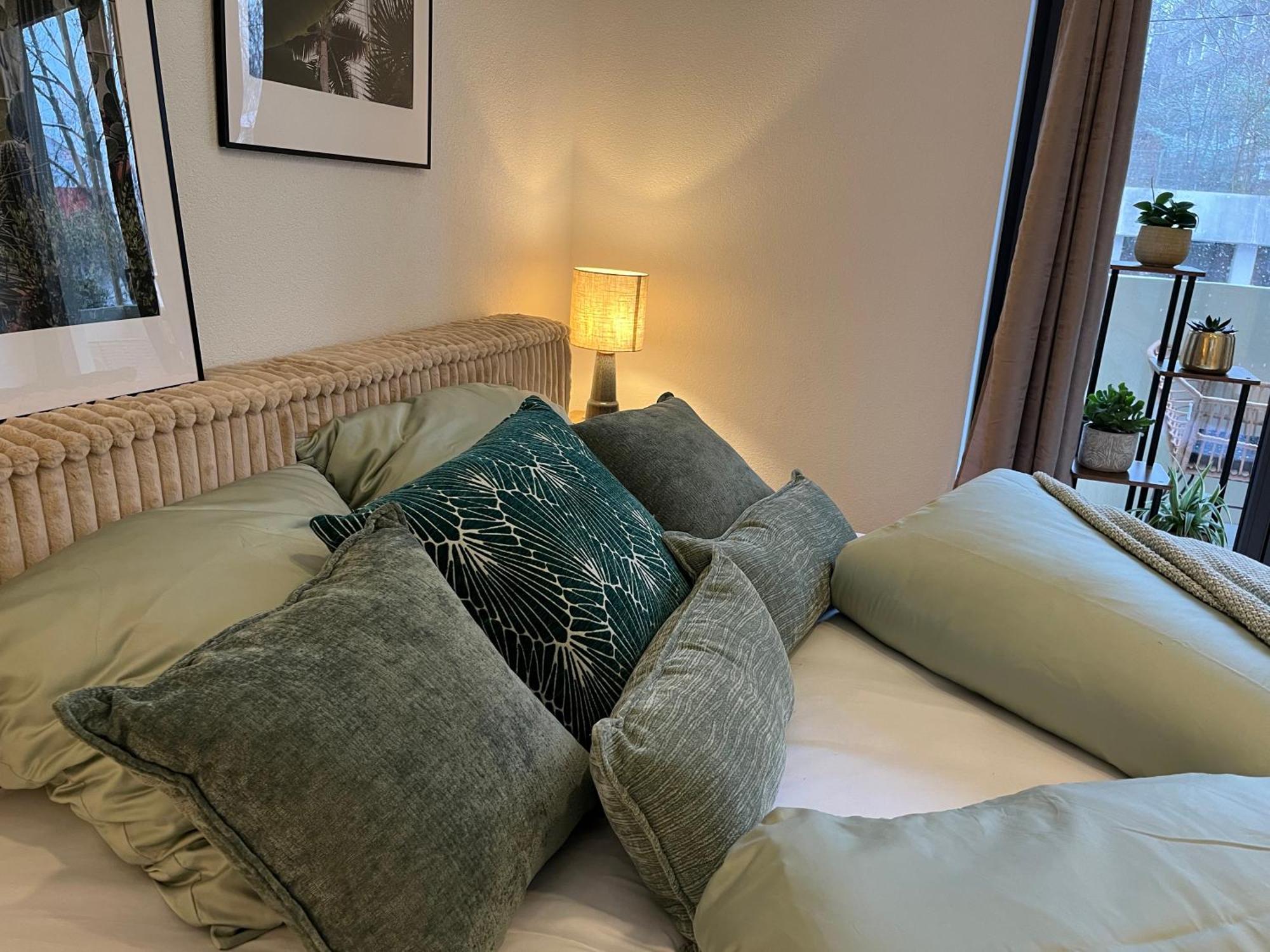 Stuttgart Lux Living - Stilvolles Wohnen Im Zentrum Estugarda Quarto foto