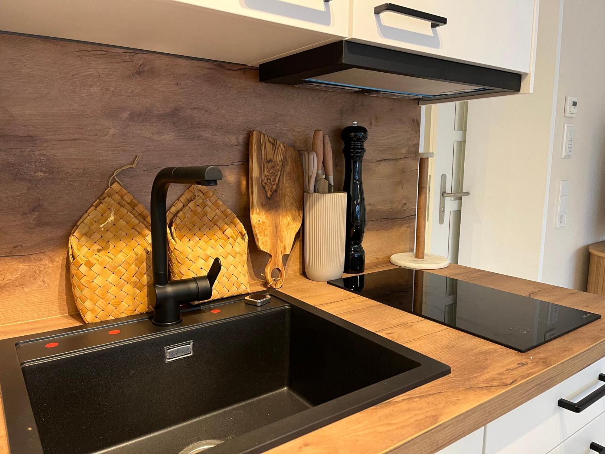 Stuttgart Lux Living - Stilvolles Wohnen Im Zentrum Estugarda Quarto foto